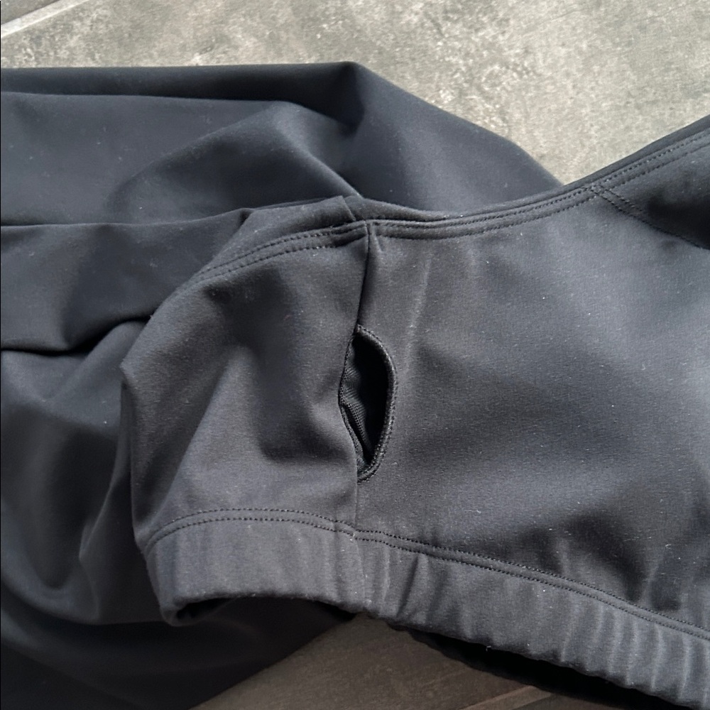 Sincerely Jules Active black tank - Picture 7 of 7